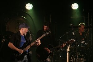 Kulturhof Kosma 251024 Stern-Combo-Meißen - hier die Vorband ??? mit drei Stücken